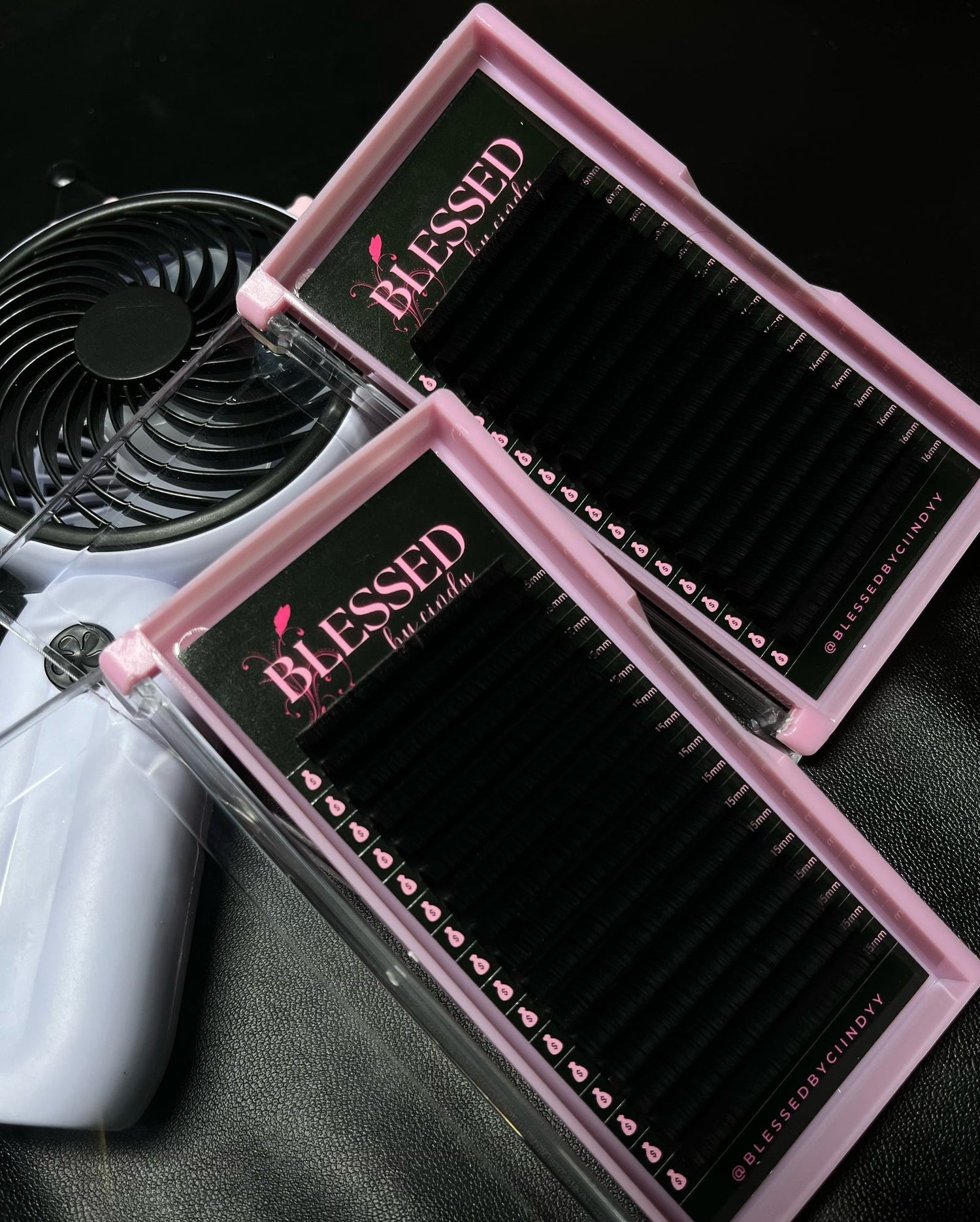 VELVET MATTE LASH TRAYS